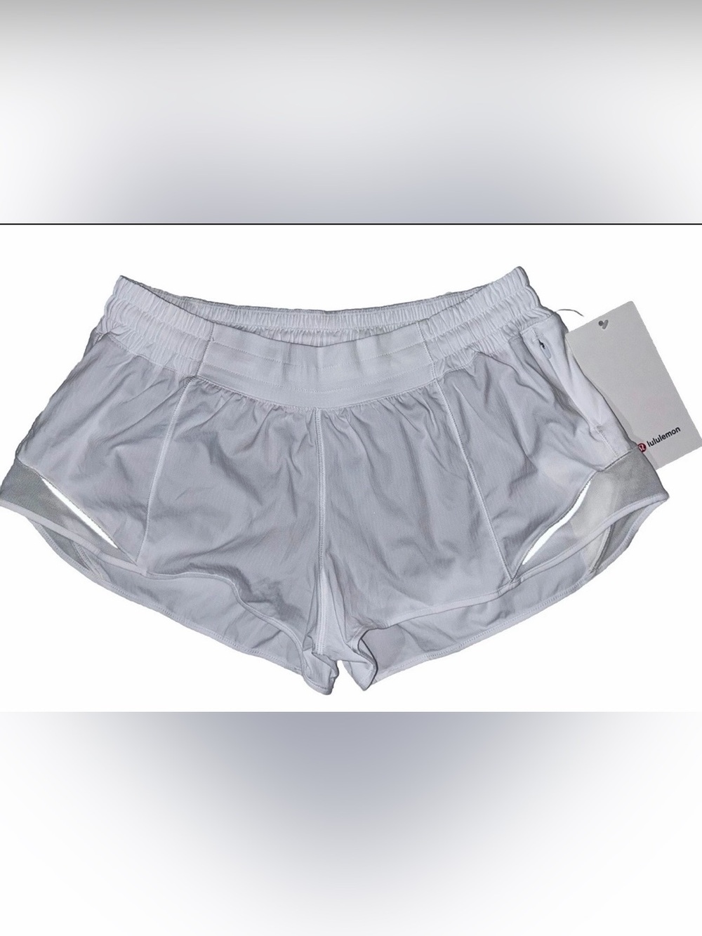 NWT LULULEMON SIZE 12 HOTTY HOT LOW RISE 2.5”L SHORT AUTHENTIC FULLY LINED WHITE